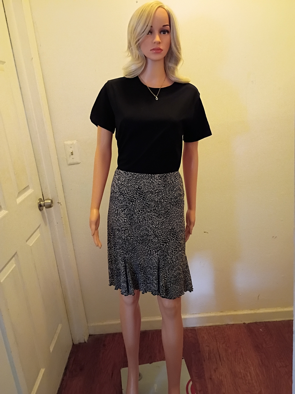 *NWOT* Briggs New York Black and White Printed Midi Skirt